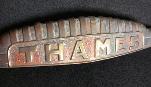 Ford thames commercial badge - thames,