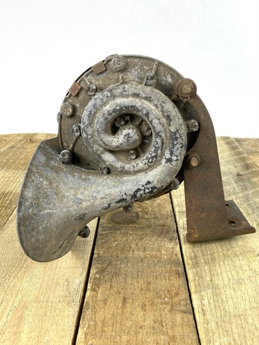 Vintage snail car - snail, auto