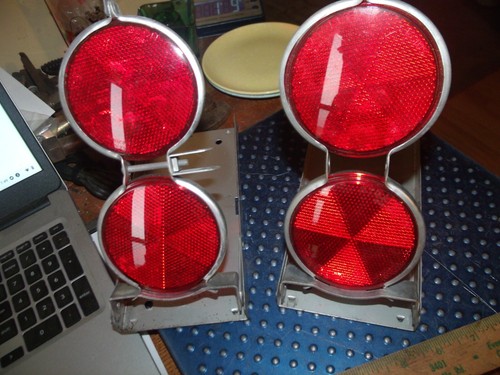 Vtg roadside reflectors - roadside,